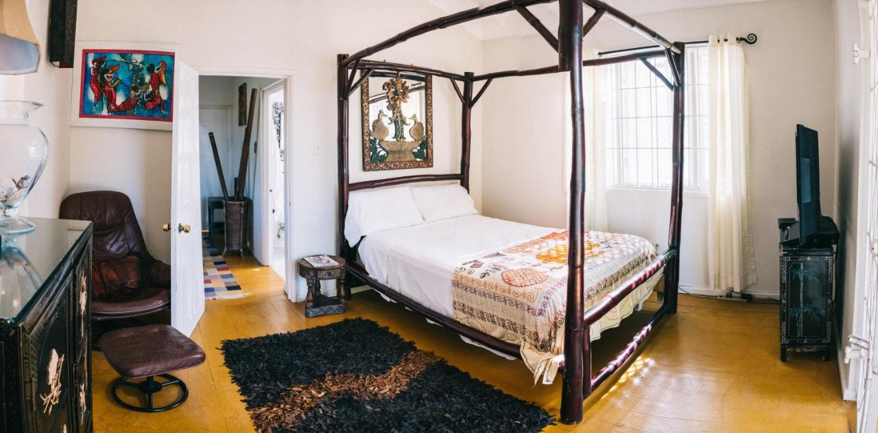 Mikuzi Hotel Kingston Ngoại thất bức ảnh